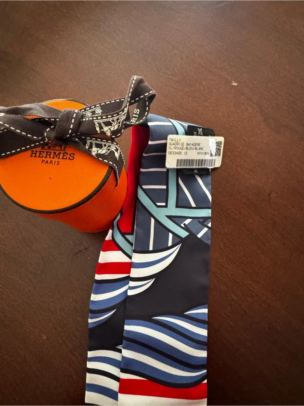 Hermes Red, Navy and White Silk Twilly Tie - Picture 2 of 4